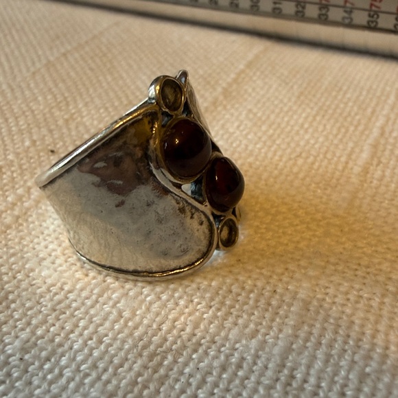 Silpada Vintage Sterling Silver Ring with Garnet Stones - Picture 7 of 8